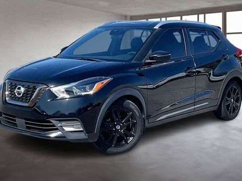 Used 2020 Nissan Kicks SR w/ SR Premium Package FWD image 3