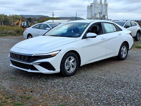 New 2025 Hyundai Elantra SE image 2