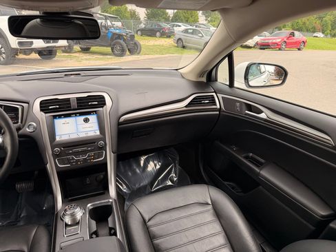 Used 2017 Ford Fusion SE w/ Equipment Group 602A FWD image 22