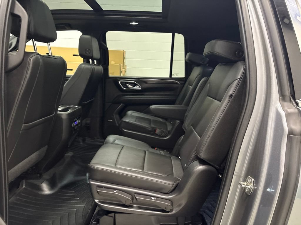 Used 2022 Chevrolet Suburban LT w/ LT Signature Plus Package AWD/4WD image 31
