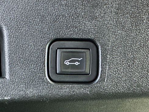 Used 2025 Chevrolet Traverse LT AWD/4WD image 30