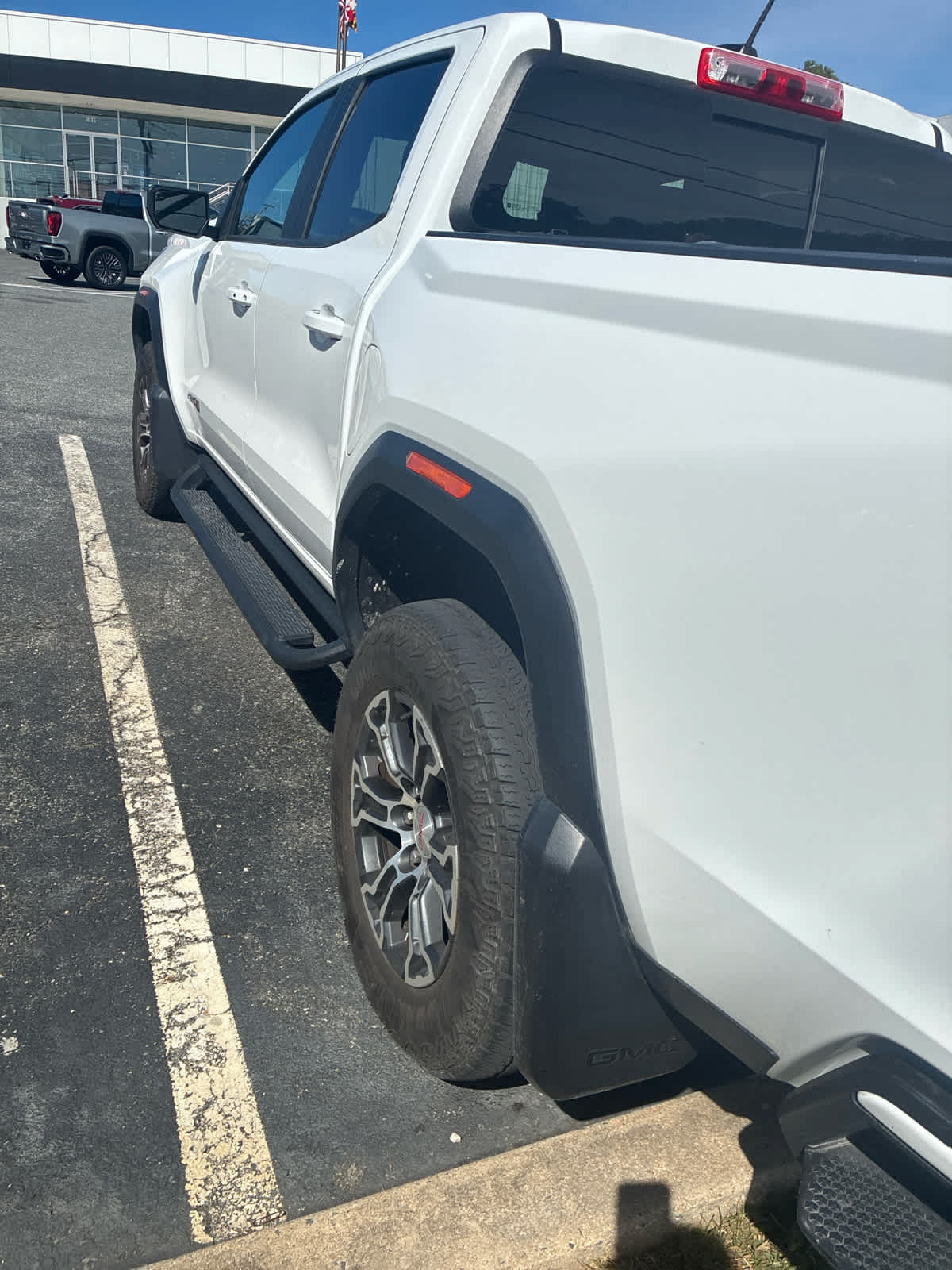 Used 2023 GMC Canyon AT4 w/ AT4 Premium Package AWD/4WD image 3