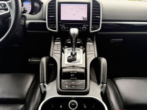 Used 2018 Porsche Cayenne S Platinum image 22