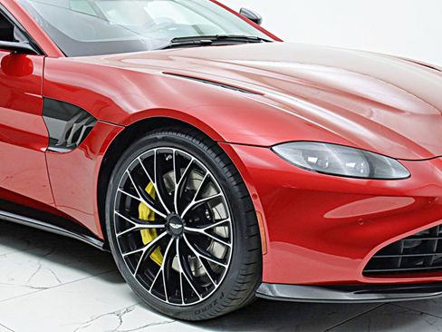 Used 2023 Aston Martin V8 Vantage Coupe RWD image 23