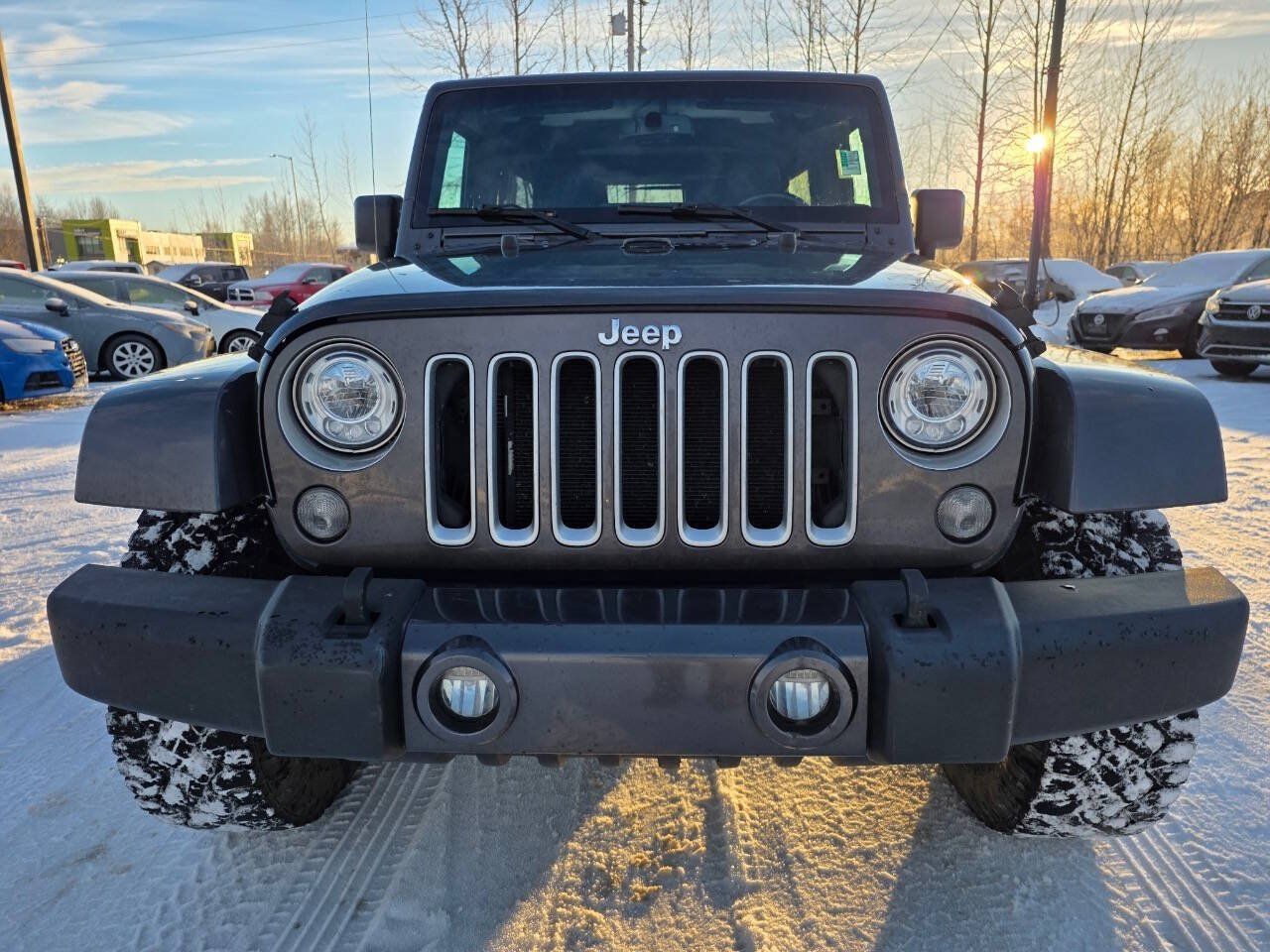 Used 2017 Jeep Wrangler Unlimited Sahara w/ Connectivity Group AWD/4WD image 3