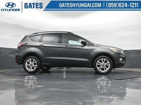 Used 2018 Ford Escape SE AWD/4WD image 37