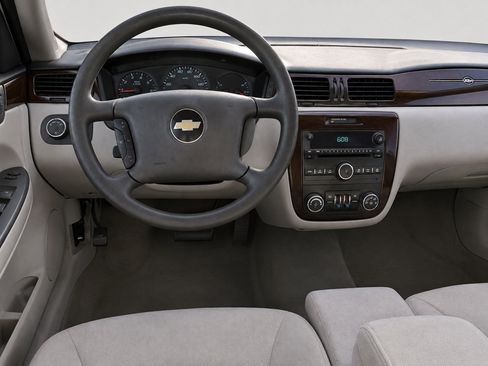 Used 2010 Chevrolet Impala LS FWD image 10