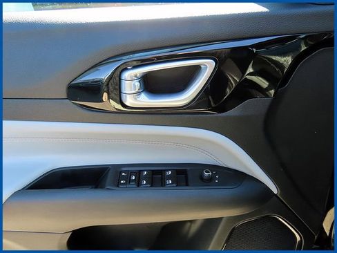 Certified 2024 Jeep Compass Limited image 12