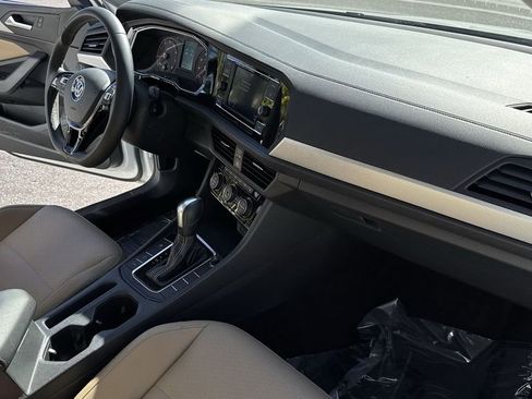 Used 2021 Volkswagen Jetta SE image 33