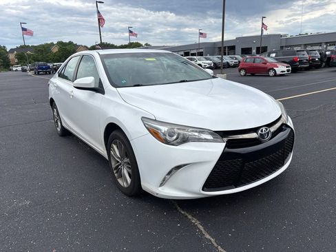 Used 2017 Toyota Camry SE FWD image 3