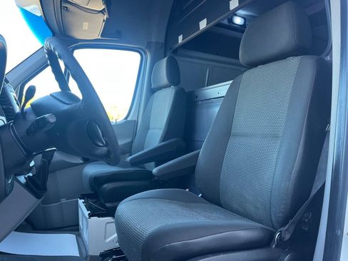 Used 2010 Freightliner Sprinter 2500 RWD image 18