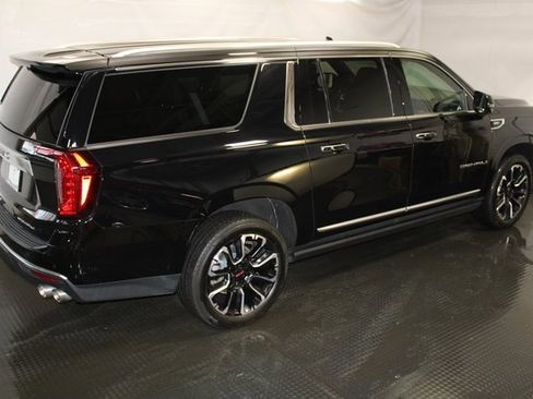 Used 2022 GMC Yukon XL Denali w/ Denali Premium Package image 6