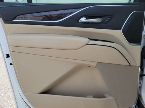 Used 2022 Cadillac Escalade ESV Premium Luxury AWD/4WD image 9