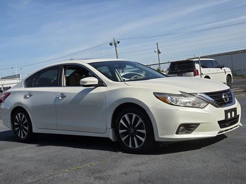 Used 2016 Nissan Altima 2.5 SL w/ 2.5 Technology Package FWD image 7