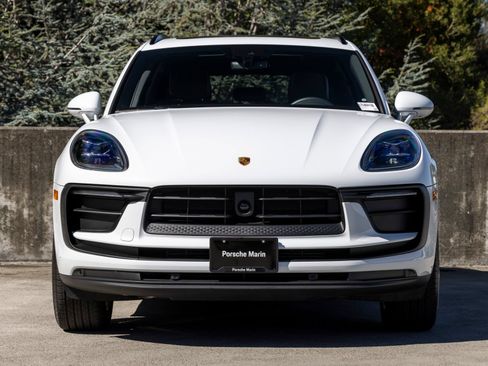 Certified 2026 Porsche Macan AWD/4WD image 8