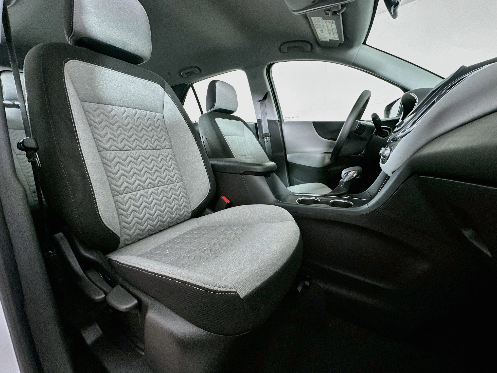 Used 2024 Chevrolet Equinox LS FWD image 29