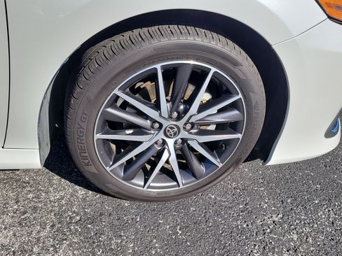 Used 2021 Toyota Camry XLE image 10