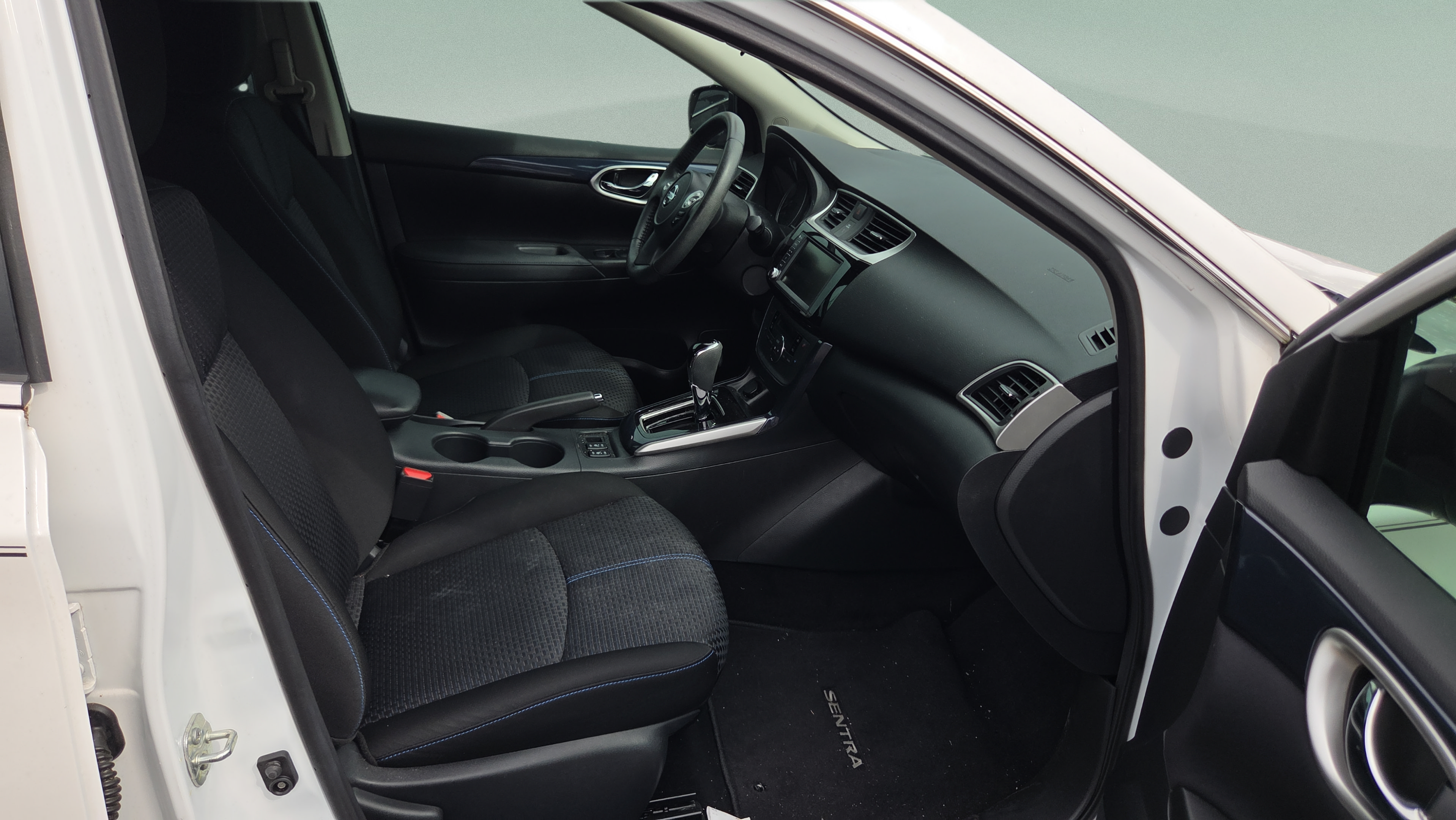 Used 2019 Nissan Sentra SR FWD image 15