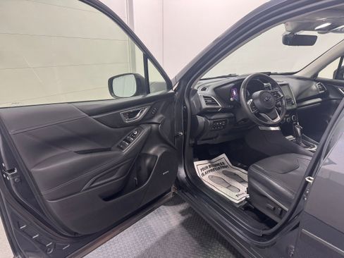 Used 2019 Subaru Forester Touring image 3