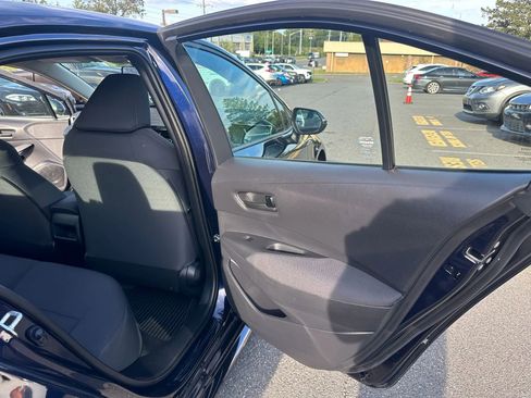 Used 2022 Toyota Corolla LE image 12