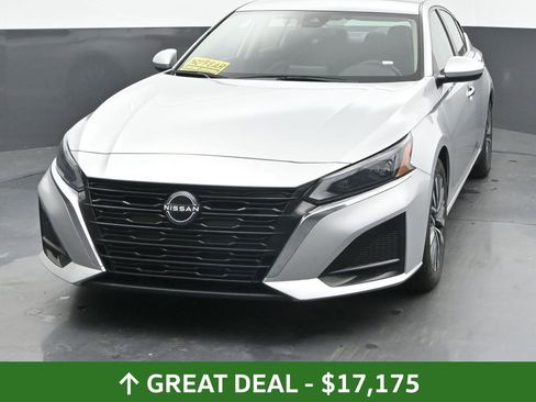 Used 2023 Nissan Altima 2.5 SV image 5