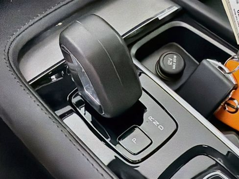Certified 2024 Volvo XC90 B5 Core AWD/4WD image 17