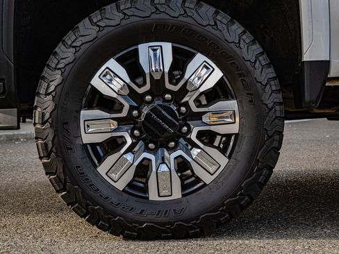 Used 2024 GMC Sierra 2500 Denali image 10