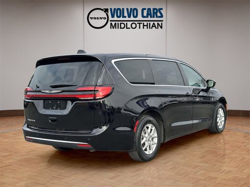 Used 2024 Chrysler Pacifica Touring-L image 20