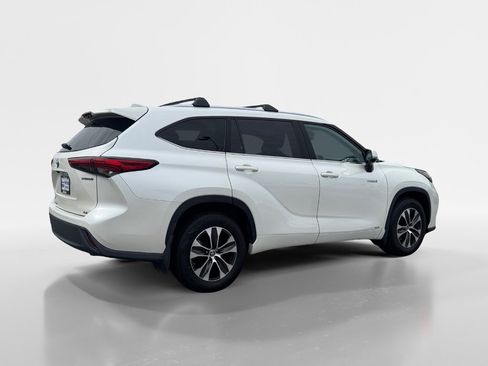 Used 2021 Toyota Highlander XLE image 6