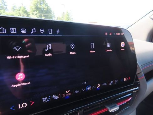 Used 2025 Chevrolet Silverado EV RST AWD/4WD image 32
