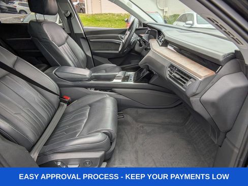 Used 2019 Audi e-tron Prestige w/ Prestige Package AWD/4WD image 16
