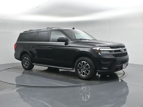 Used 2023 Ford Expedition Max XLT image 7