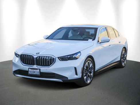 Used 2025 BMW i5 eDrive40i w/ Premium Package image 3