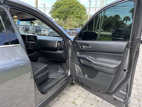 Used 2024 Nissan Pathfinder S FWD image 22