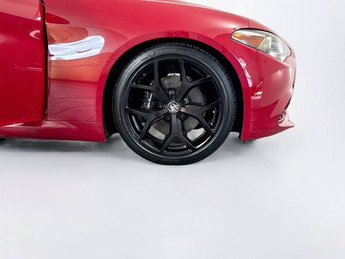 Used 2019 Alfa Romeo Giulia w/ Nero Edizione RWD image 35