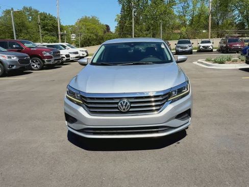 Used 2020 Volkswagen Passat 2.0T SE FWD image 3