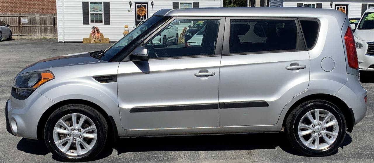 Used 2013 Kia Soul + w/ Audio Pkg FWD image 2
