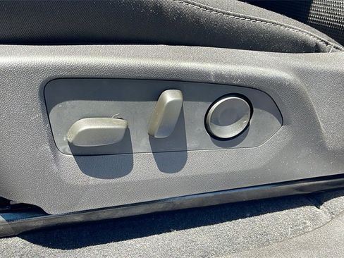 New 2025 GMC Canyon Elevation w/ Convenience Package image 11