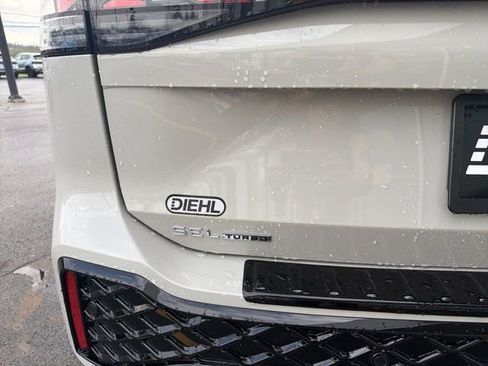 New 2026 Volkswagen Tiguan SEL R-Line AWD/4WD image 8