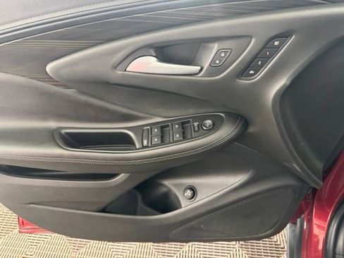 Used 2019 Buick Envision Essence FWD image 17