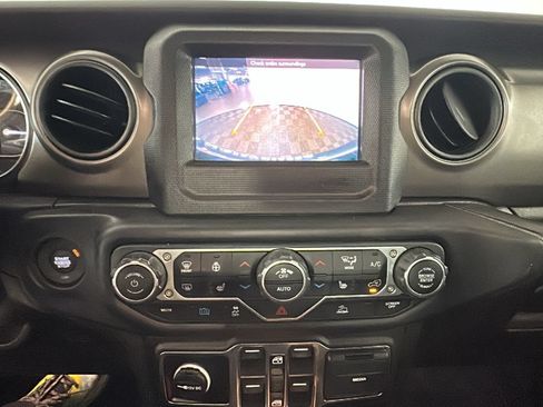Used 2023 Jeep Wrangler Unlimited w/ Cold Weather Group AWD/4WD image 28