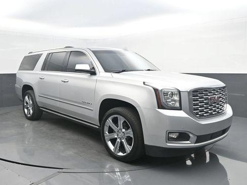 Used 2018 GMC Yukon XL Denali w/ Denali Ultimate Package AWD/4WD image 9