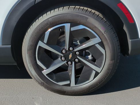 New 2026 Chevrolet Equinox EV LT image 20