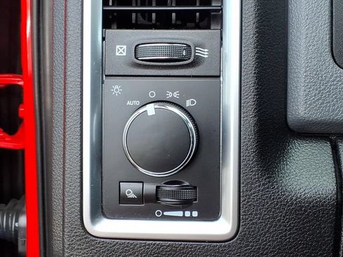 Used 2019 RAM 1500 Classic SLT w/ Luxury Group AWD/4WD image 22