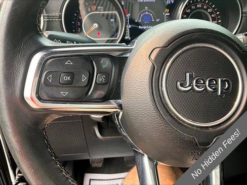 Used 2018 Jeep Wrangler Unlimited Sahara w/ Dual Top Group AWD/4WD image 16