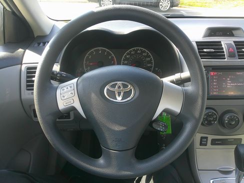 Used 2013 Toyota Corolla LE image 25