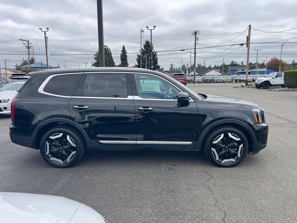 Certified 2025 Kia Telluride S FWD image 8
