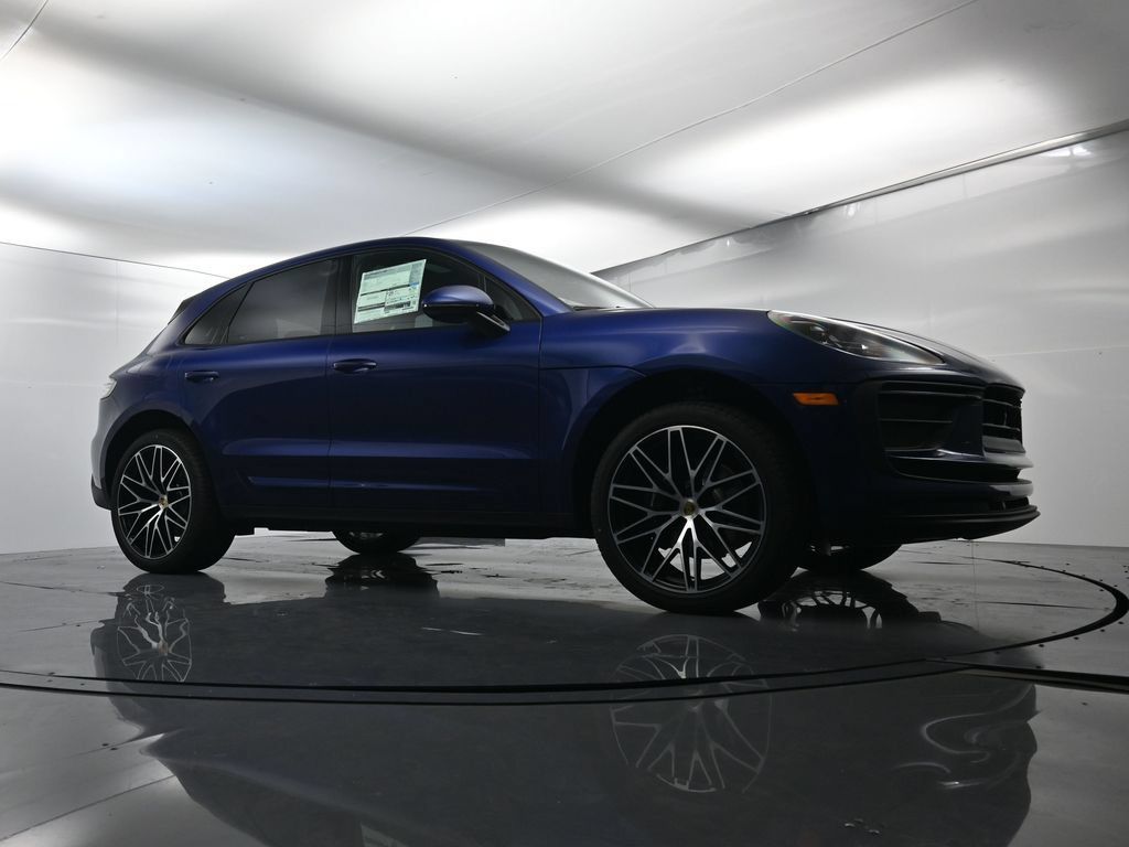Certified 2025 Porsche Macan AWD/4WD image 54