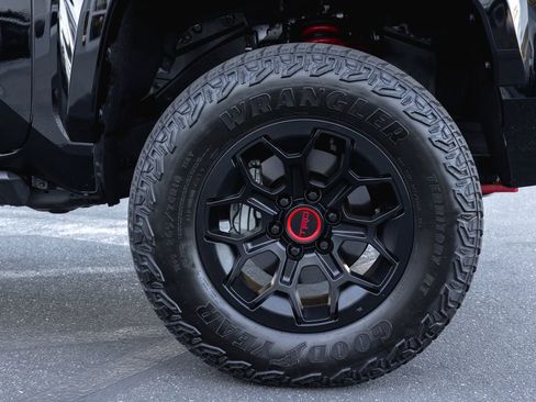 Used 2025 Toyota Tacoma TRD Pro AWD/4WD image 4