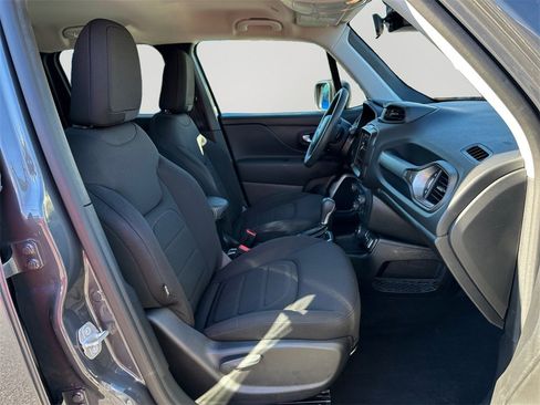 Used 2022 Jeep Renegade Latitude image 12